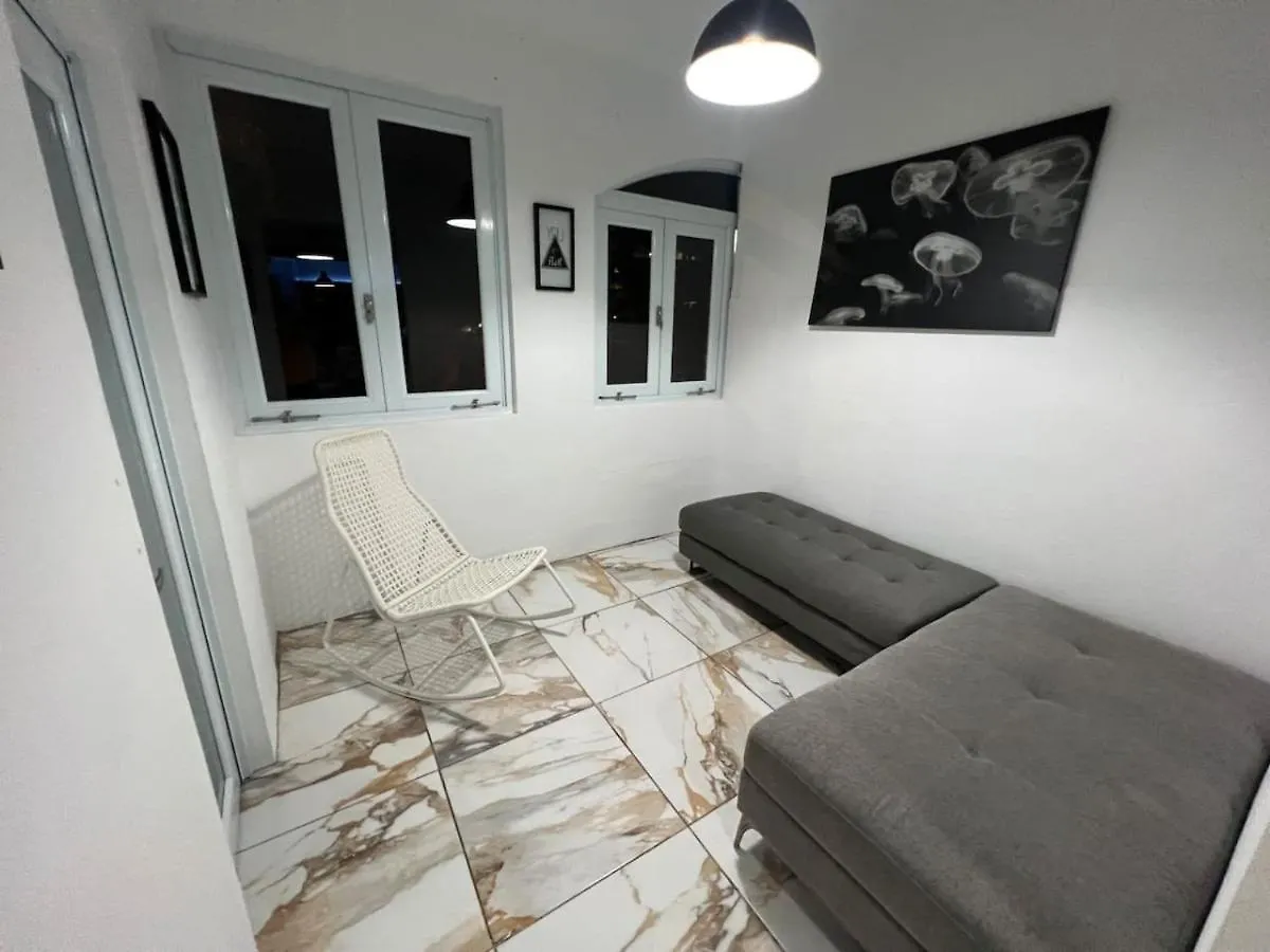 Vss Minimalista In Arecibo - Sleek And Serene Stay Near Beaches